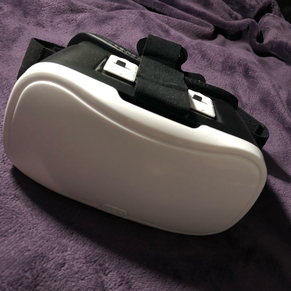 A used vr head set with head strap